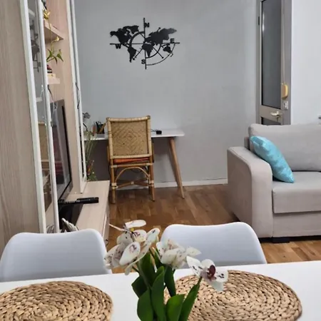 Cozy Iliria Apartment *